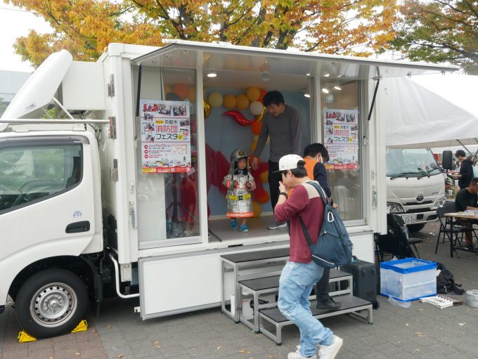 キッズ消防団撮影会の様子。クリックで拡大表示。
