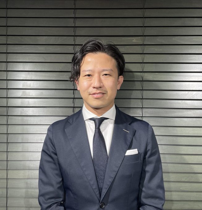 TAKAMI BRIDALウエディングプロデュースDiv.京都 部長：桑野裕二さん。クリックで拡大表示。