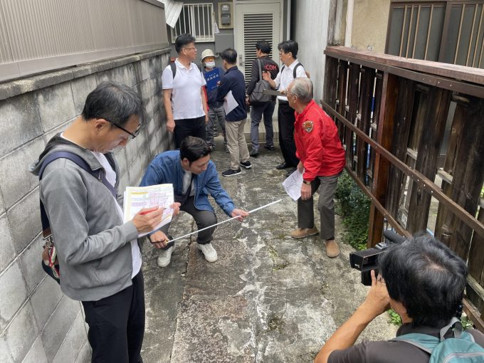 防災まちあるきの様子。クリックで拡大表示。