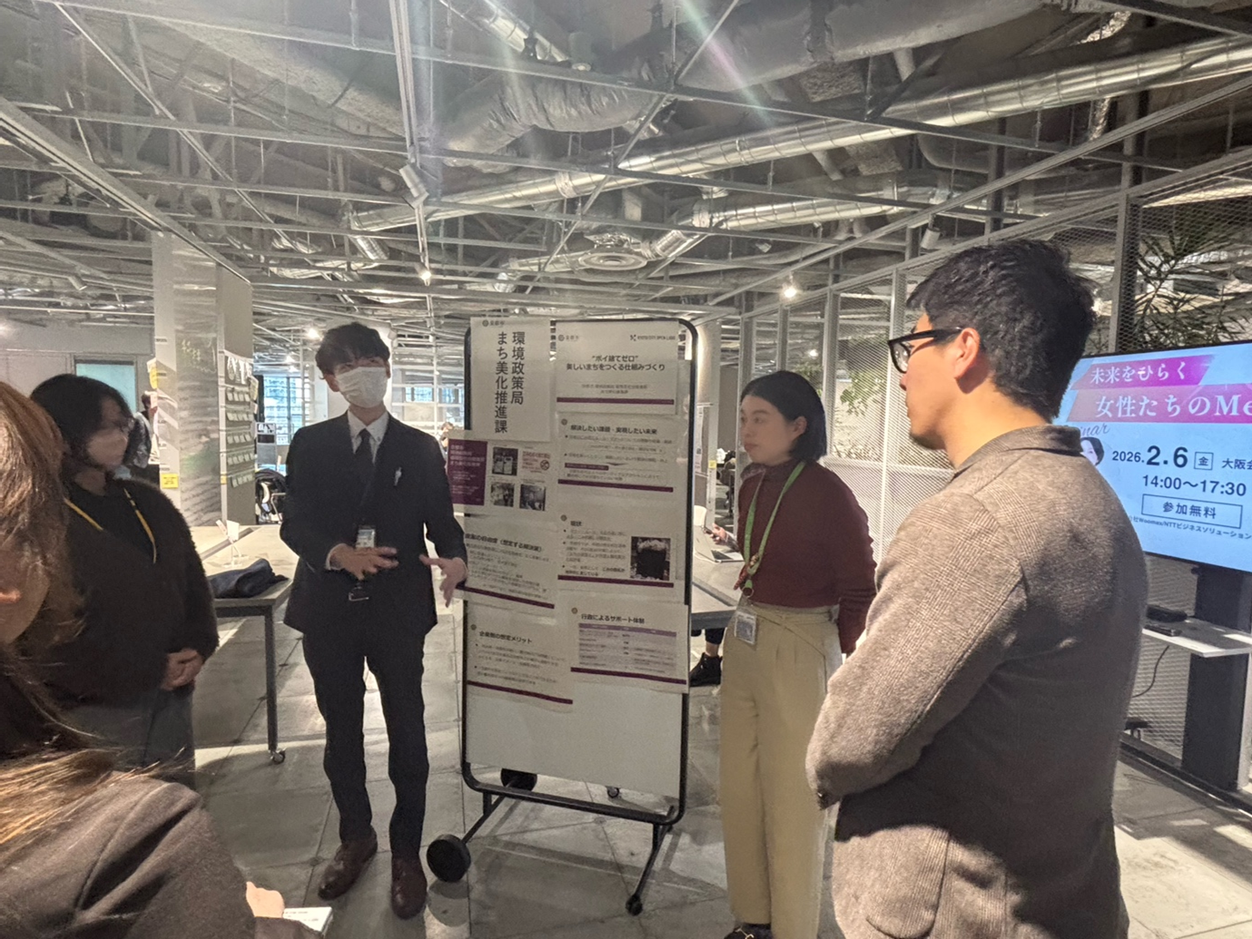 ポスターセッションの様子。クリックで拡大表示。